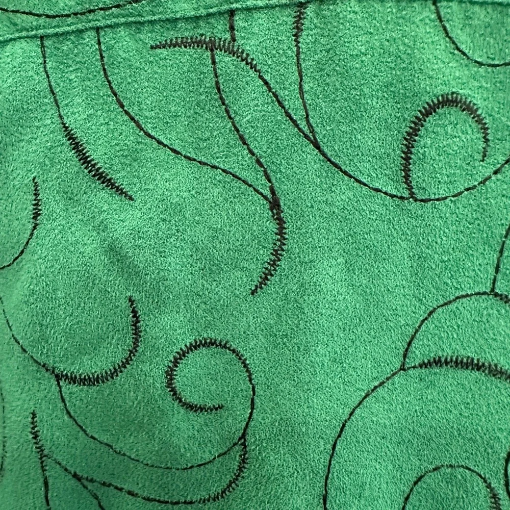 Sag Harbor Green Embroidered Swirl Button Down Sueded Shirt Sz Petite Medium Top